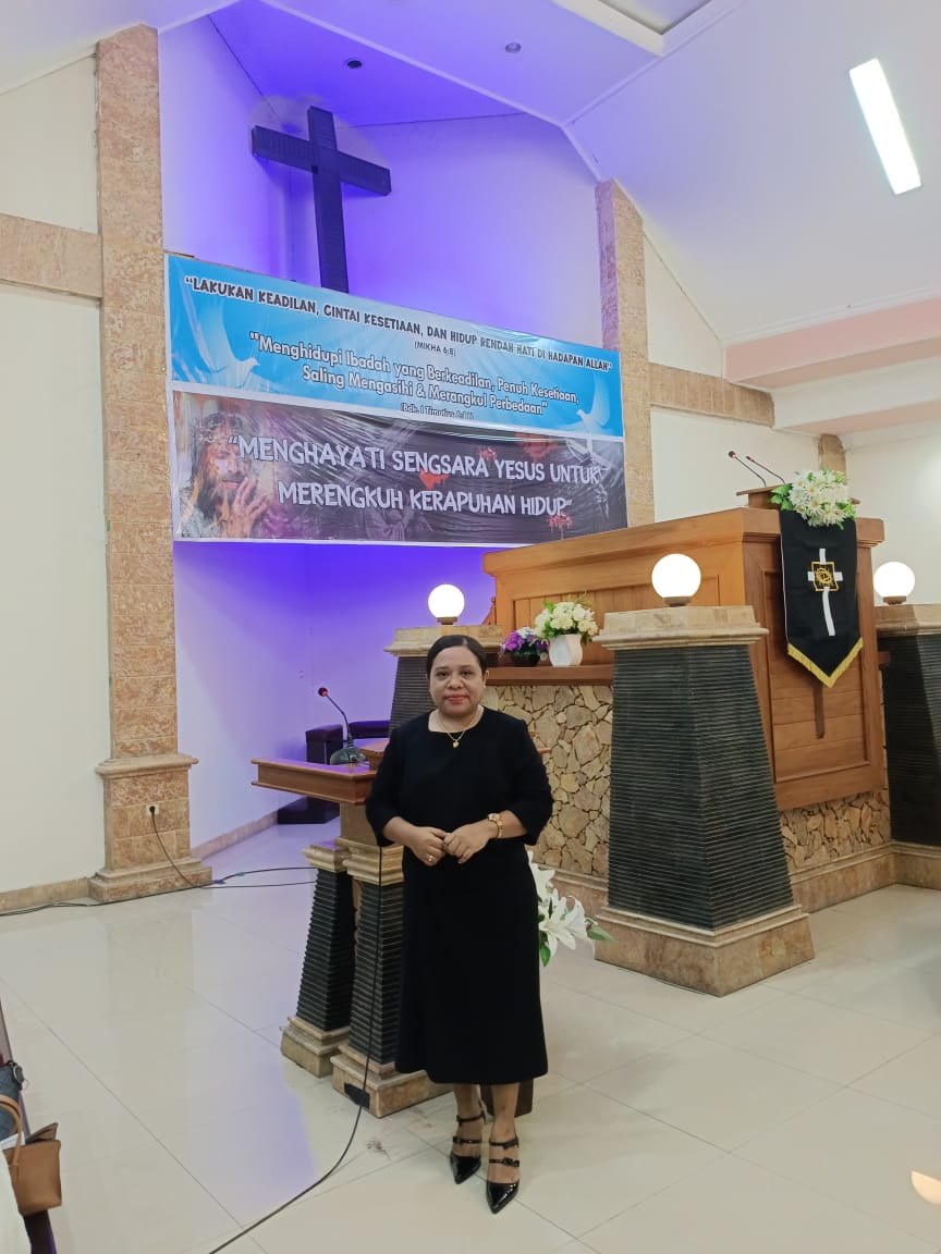 YUSTIN DELSIANA BANIK